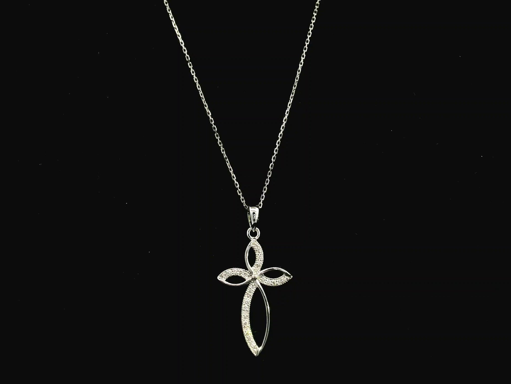 Diamond cross pendant 0.10 carat in 18K white gold by Emirates Diamonds