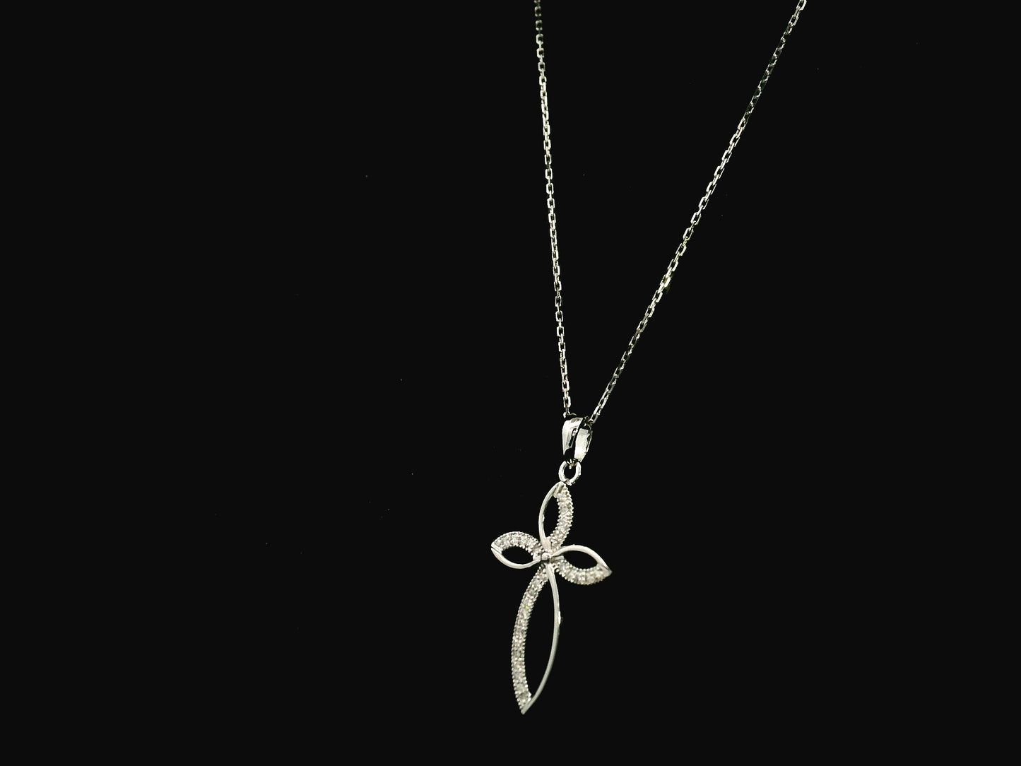 Diamond cross pendant 0.10 carat in 18K white gold by Emirates Diamonds