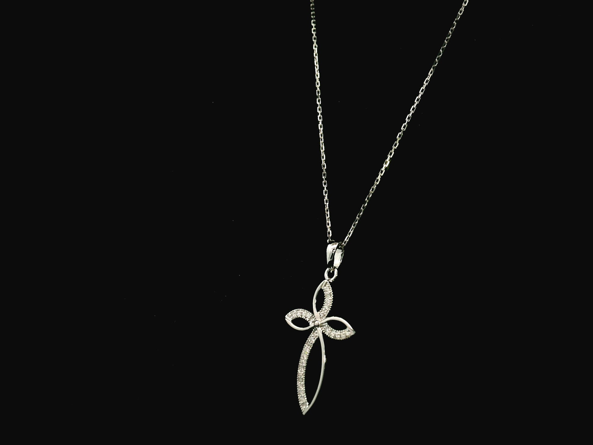 Diamond cross pendant 0.10 carat in 18K white gold by Emirates Diamonds