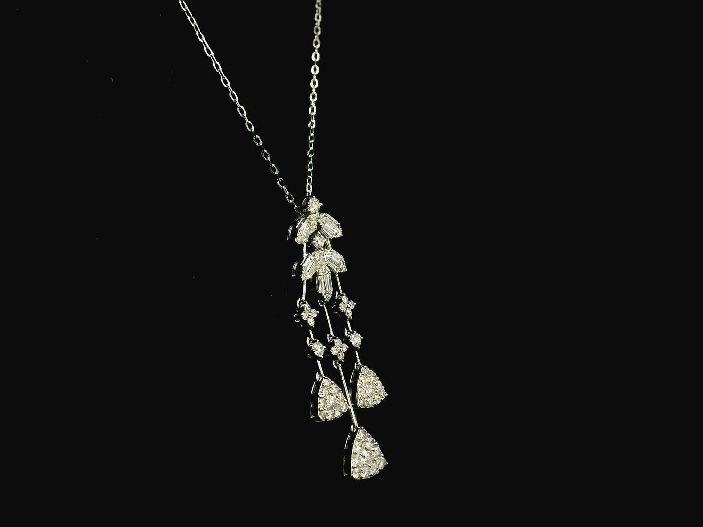 Diamond chandelier necklace in 18K white gold with cascading diamond drops – Emirates Diamonds