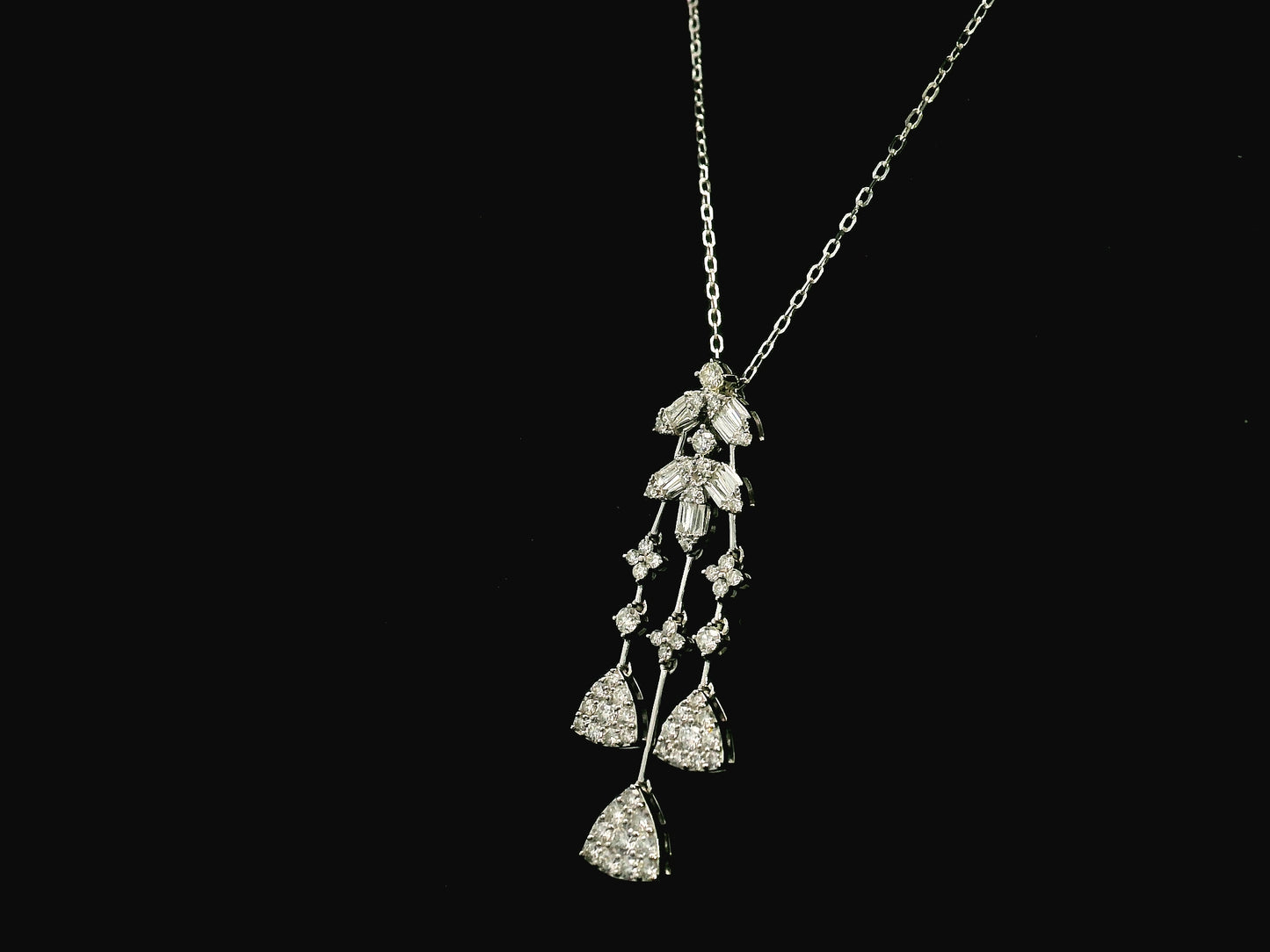 Diamond chandelier necklace in 18K white gold with cascading diamond drops – Emirates Diamonds