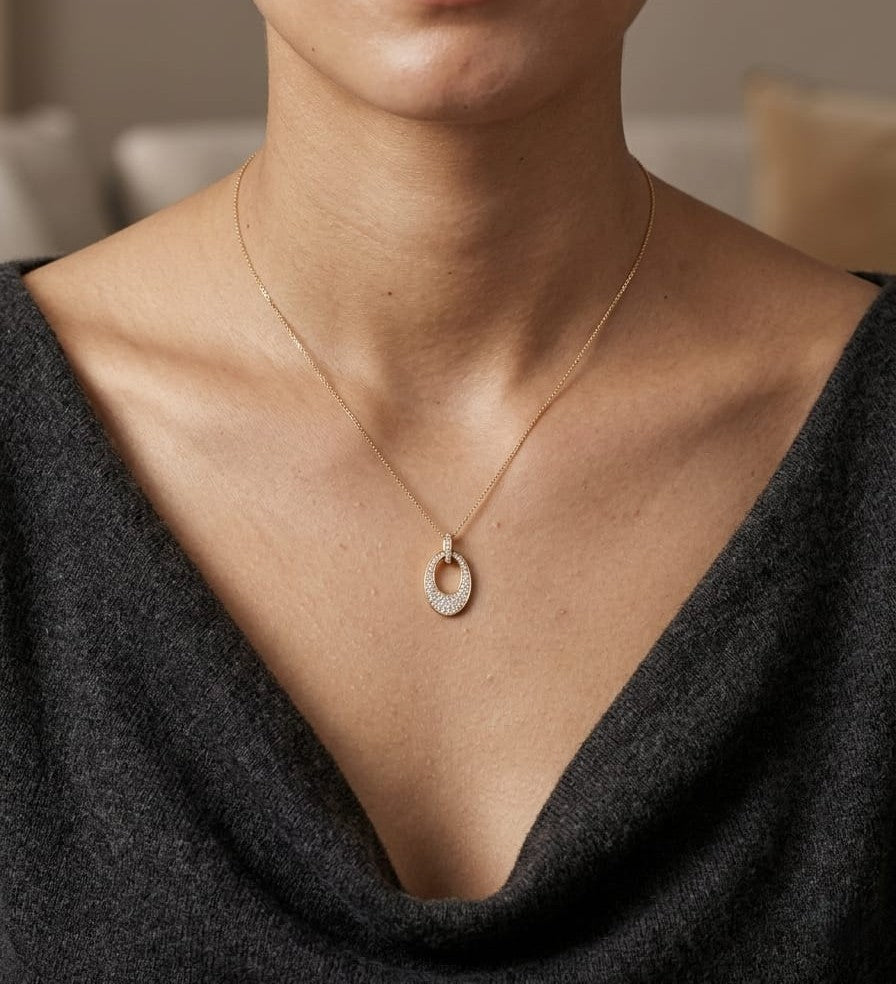 Diamond oval link pendant in 18K yellow gold with pavé diamonds – Emirates Diamonds