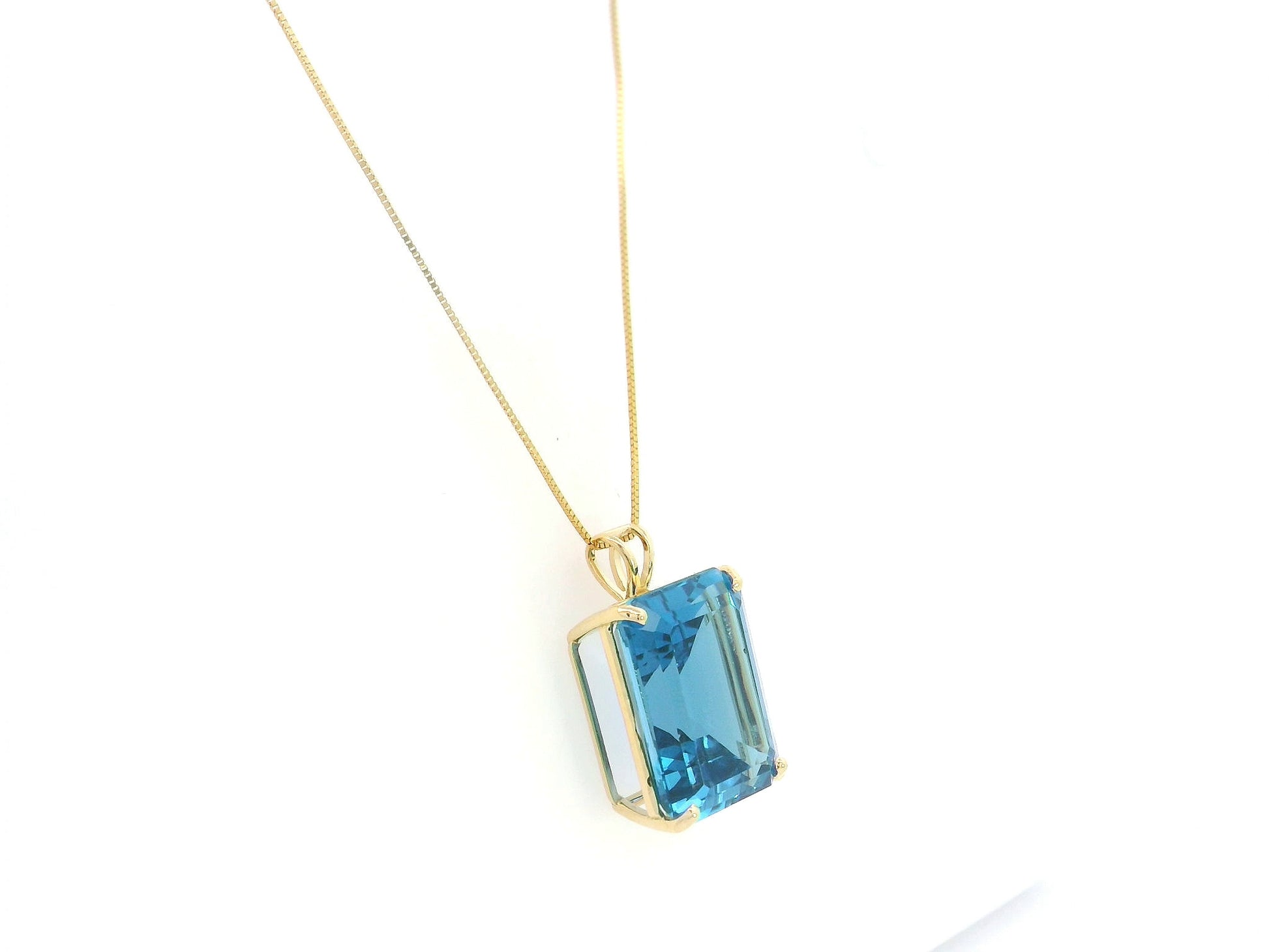 London Blue Topaz pendant in 18K yellow gold featuring a 14.77 carat emerald-cut natural London Blue Topaz