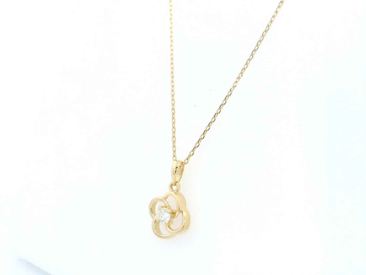18K Yellow Gold Diamond Flower Pendant with 0.13 Carat Natural Diamond