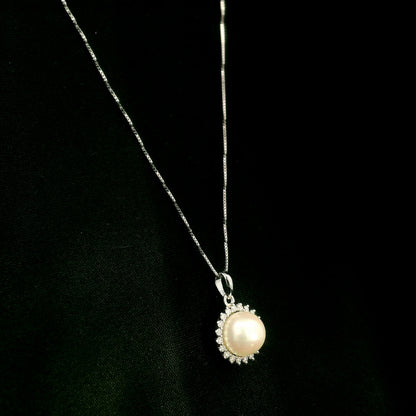 18K white gold pearl pendant with round diamond halo and 0.16 carat natural diamonds