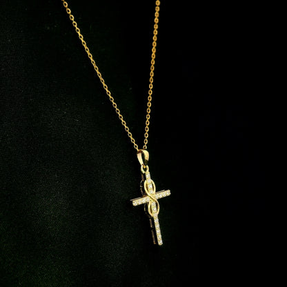 Diamond cross pendant in 18K yellow gold with round brilliant diamonds and an intertwined gold centre design