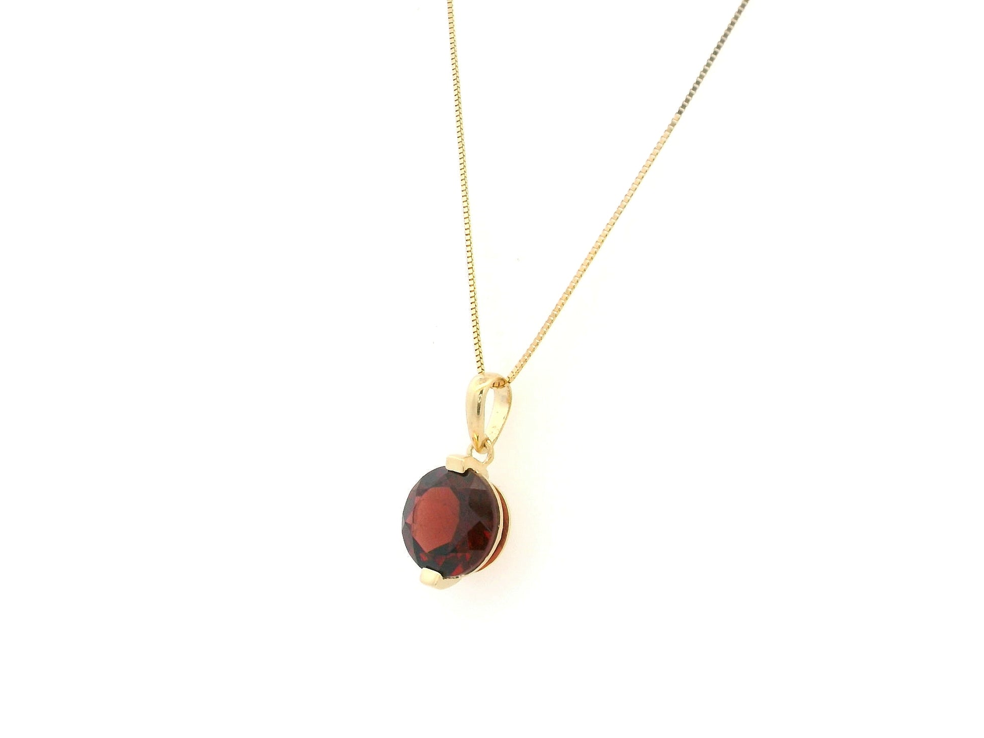 Round garnet pendant necklace in 18K yellow gold with 2.28 carat natural garnet by Emirates Diamonds