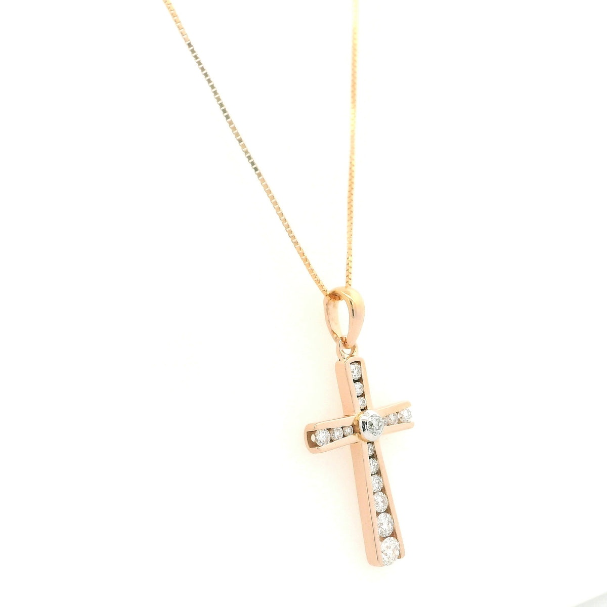 Diamond cross pendant in 18K rose gold with round brilliant diamonds and graduated diamond detailing