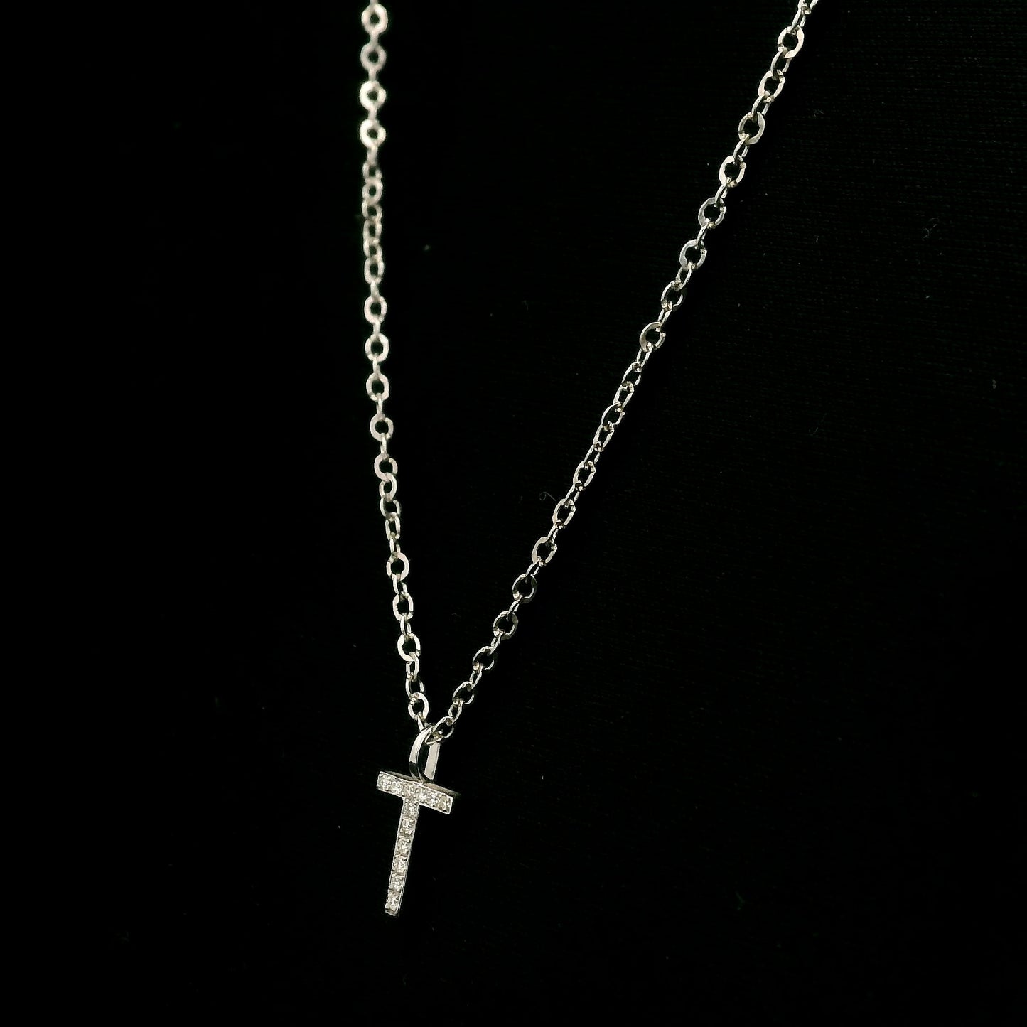 Diamond Initial T Alphabet Pendant In 18k Gold