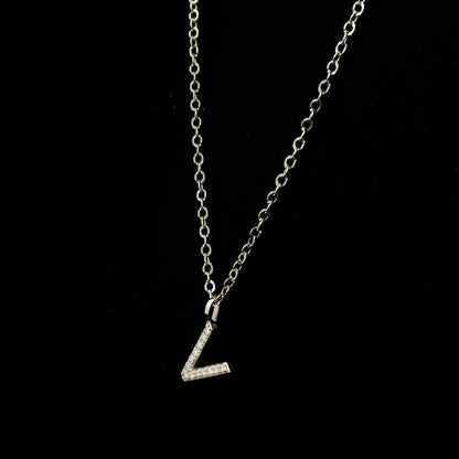 Diamond Initial V Alphabet Pendant In 18k Gold