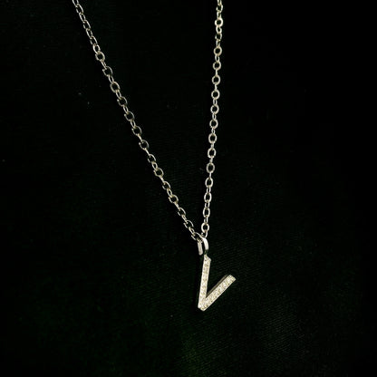 Diamond Initial V Alphabet Pendant In 18k Gold