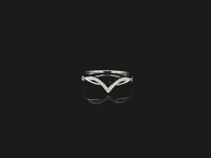 18K white gold diamond contour ring with pavé-set diamonds and elegant V-shaped design.
