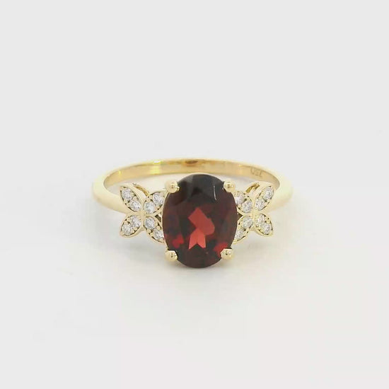 18K yellow gold ring with oval garnet and marquise diamond floral clusters