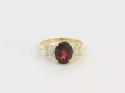 18K yellow gold ring with oval garnet and marquise diamond floral clusters
