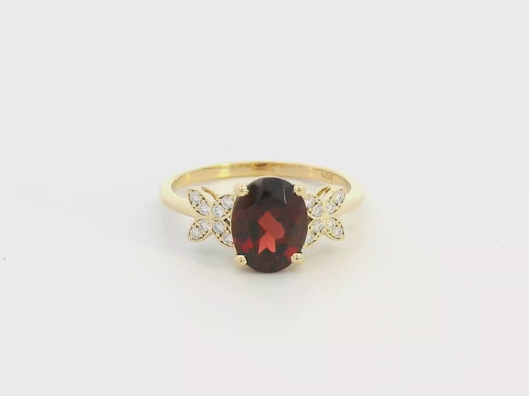 18K yellow gold ring with oval garnet and marquise diamond floral clusters