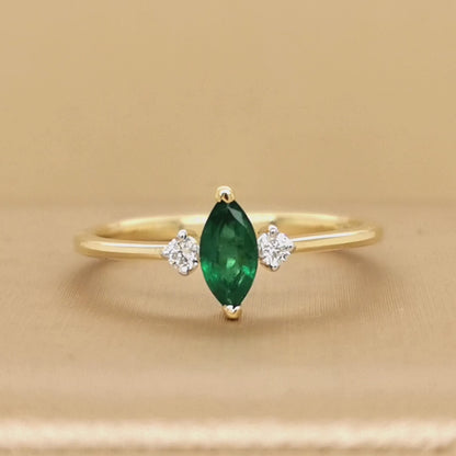 Emerald And Diamond Ring In 18k Yellow Gold.