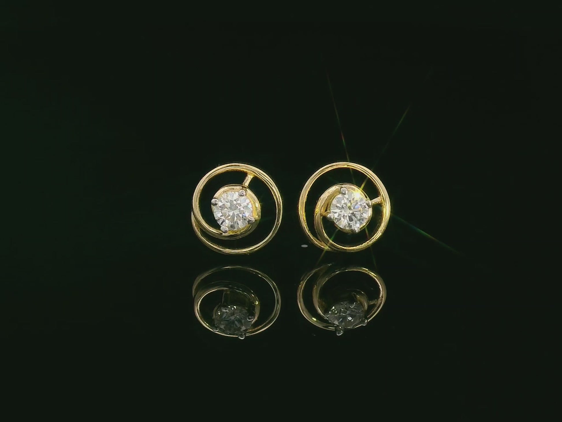 18k Yellow Gold Swirl Diamond Stud Earrings with 0.18ct Round-Cut Diamonds in Spiral Design, Elegant Modern Fine Jewelry
