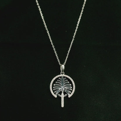 18K white gold Palm Jumeirah diamond pendant inspired by Dubai’s iconic palm-shaped island.