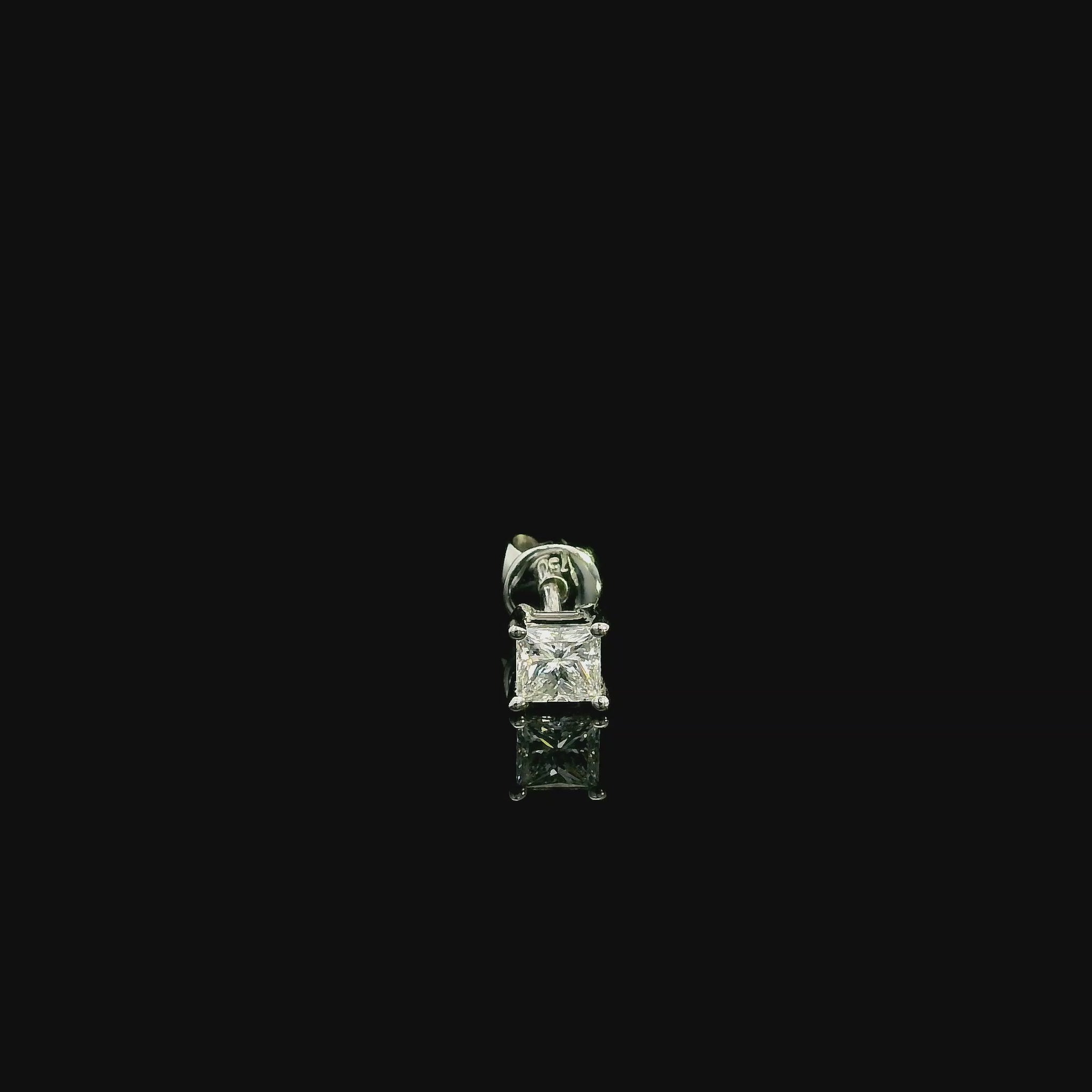 Single princess cut diamond stud earring in 18K white gold with 0.29 carat natural diamond