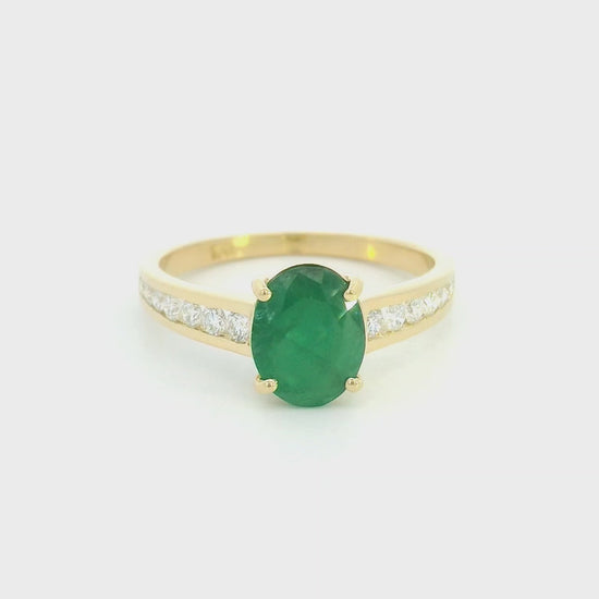 Oval emerald and diamond ring in 18K yellow gold by Emirates Diamonds