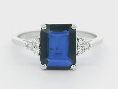 Stunning 18K Gold Emerald-Cut Sapphire Ring with Round Diamond Accents