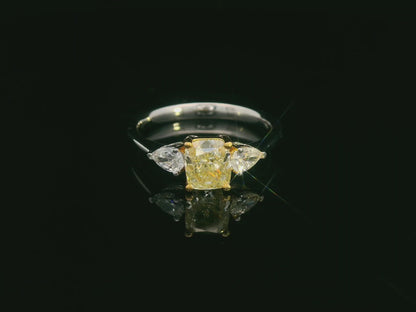 18k-White-Gold-Fancy-Yellow-Diamond-Ring-Pear-Diamonds-IGI certified