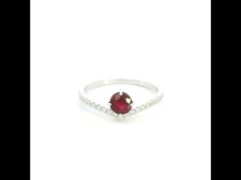 Ruby and diamond ring in 18K white gold with round ruby and V-shaped diamond band