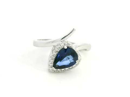 video of 18k white gold ring with 1.51 ct pear-shaped blue sapphire and 0.13 ct diamonds,