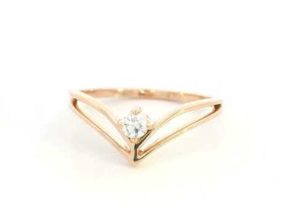Solitaire Diamond V-Shaped Ring in 18K Rose Gold