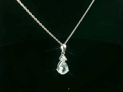 18k white gold pendant with 1.16-carat pear-cut aquamarine and 0.07-carat diamond cluster