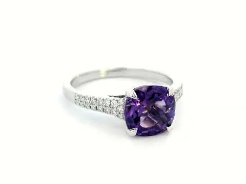 18K gold ring featuring a 0.92-carat cushion-cut amethyst and 0.21 carats of round diamonds in a four-prong setting, with a pave diamond band – elegant gemstone ring.