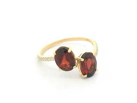 18K yellow gold men’s garnet toi et moi bypass ring with 2.62ct oval garnets and 0.12ct pavé diamonds