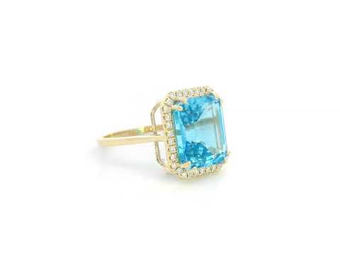 Elegant 7.62-carat emerald-cut Swiss Blue Topaz ring with a diamond halo, crafted in 18K White Gold – luxury cocktail ring