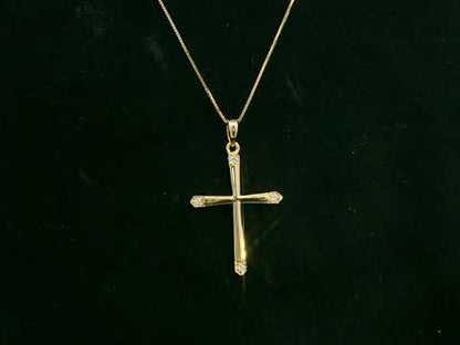 Diamond Cross Pendant in 18K Yellow Gold