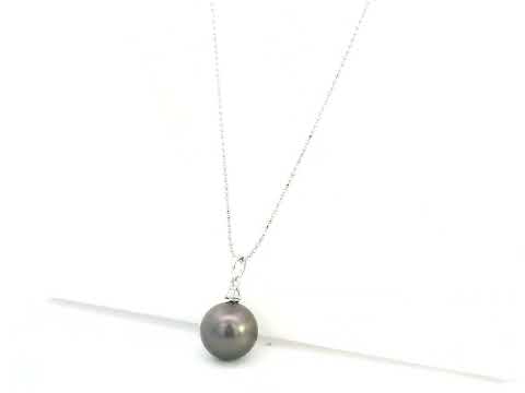 Tahitian black pearl pendant in 18K white gold with diamond accent