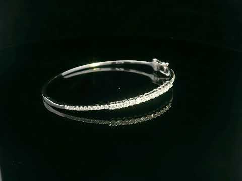 Minimalist 18K gold bangle with 1.03 carat dual-size round-cut diamonds, polished finish