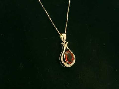 18k Yellow Gold Citrine Pendant – 0.72ct Oval Gemstone with Diamond Accents