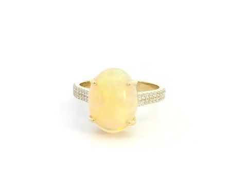 18K gold opal cocktail ring with diamonds – 3.65ct oval opal, 0.26ct pavé diamonds, elegant statement jewelry.