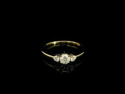 Three stone diamond ring in 18K yellow gold with graduated round brilliant diamonds