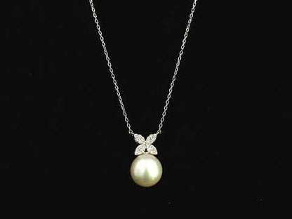 Freshwater pearl and diamond pendant necklace in 18K white gold