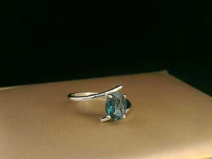 18K White Gold London Blue Topaz Bypass Ring – 1.49ct Oval Topaz