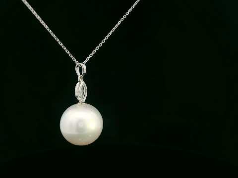 Elegant pearl and diamond pendant in 18K white gold