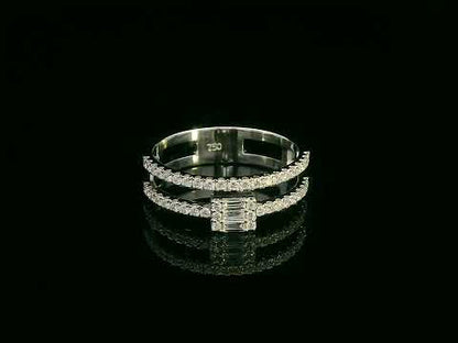 18K white gold double-band ring with baguette diamond cluster and pavé diamonds,