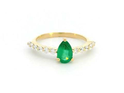 Luxurious 18K Gold Pear-Cut Emerald Ring with Diamonds on the band