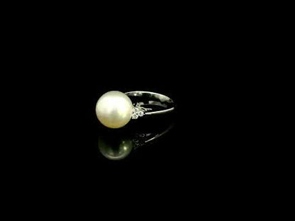 South Sea white pearl and diamond ring in 18K white gold with diamond side accents