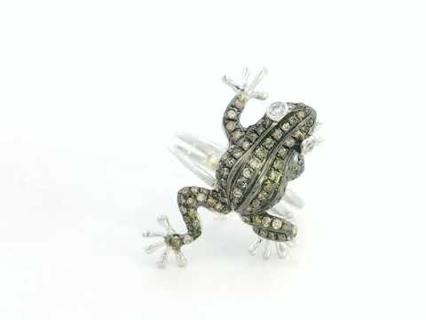 18K white gold frog ring set with 0.64 carat champagne diamonds – statement animal design by Emirates Diamonds