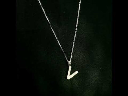 Diamond Initial V Alphabet Pendant In 18k Gold