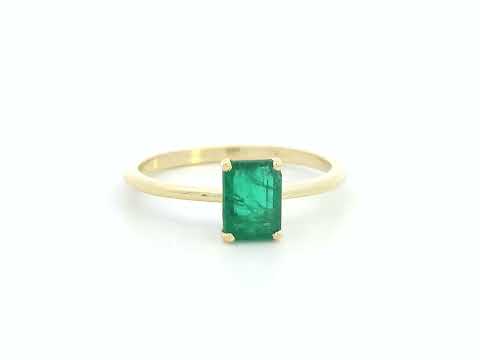 Solitaire emerald ring in yellow gold