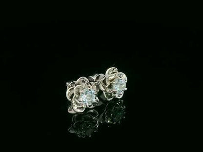 18K white gold aquamarine floral stud earrings – 1.03ct round aquamarine in sculpted flower setting, fine jewelry by Emirates Diamonds