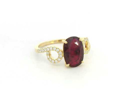 Video of 18k yellow gold ring with 2.25 ct oval ruby and 0.18 ct diamond pavé shoulders